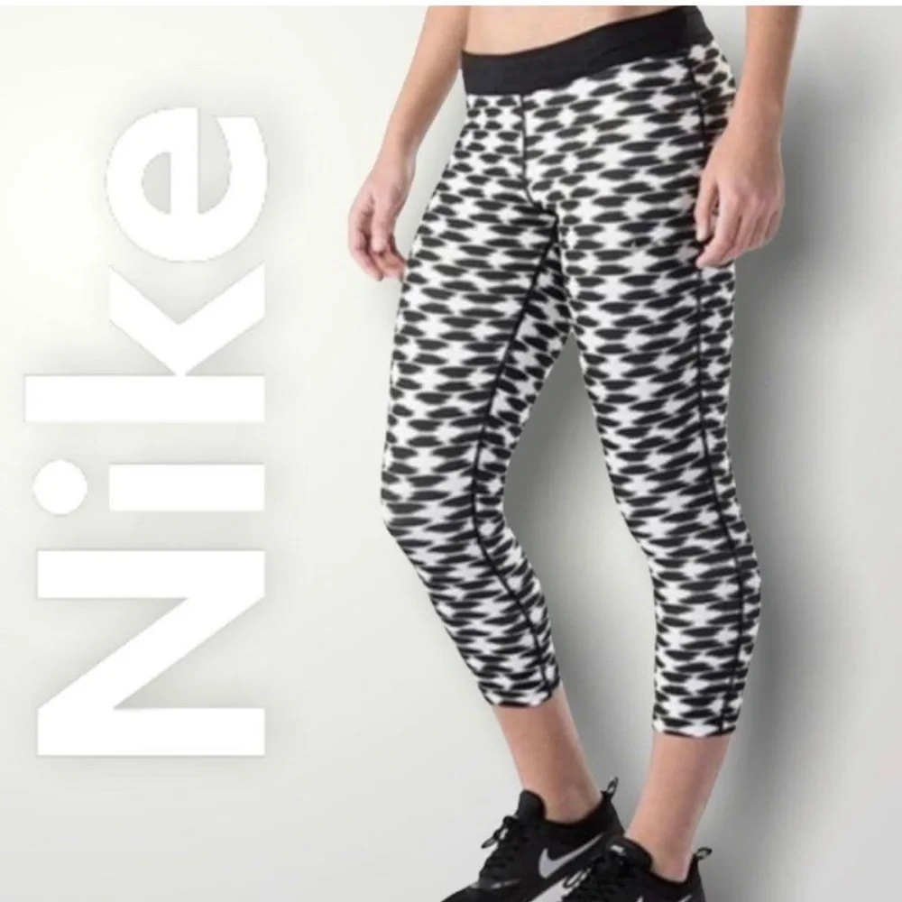 Nike Dri-fit Black And White Leggings | NWOT | Size M